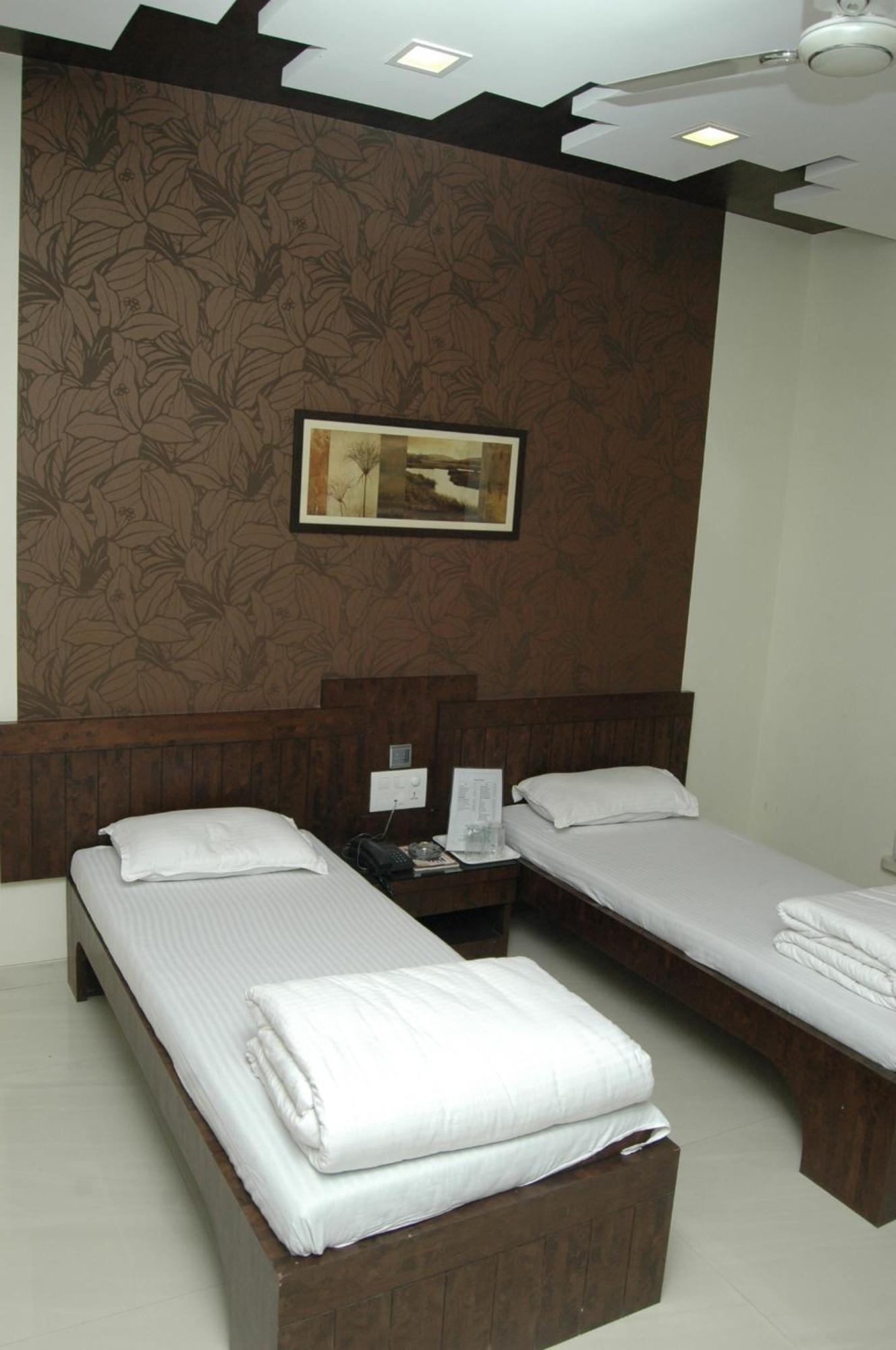Hotel Causeway, Colaba Mumbai Exterior photo